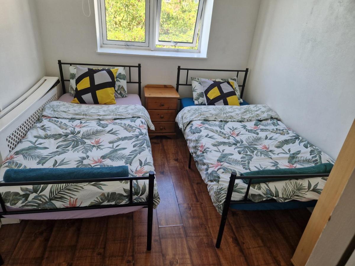Twin Bed For Guests Lejlighed London Eksteriør billede