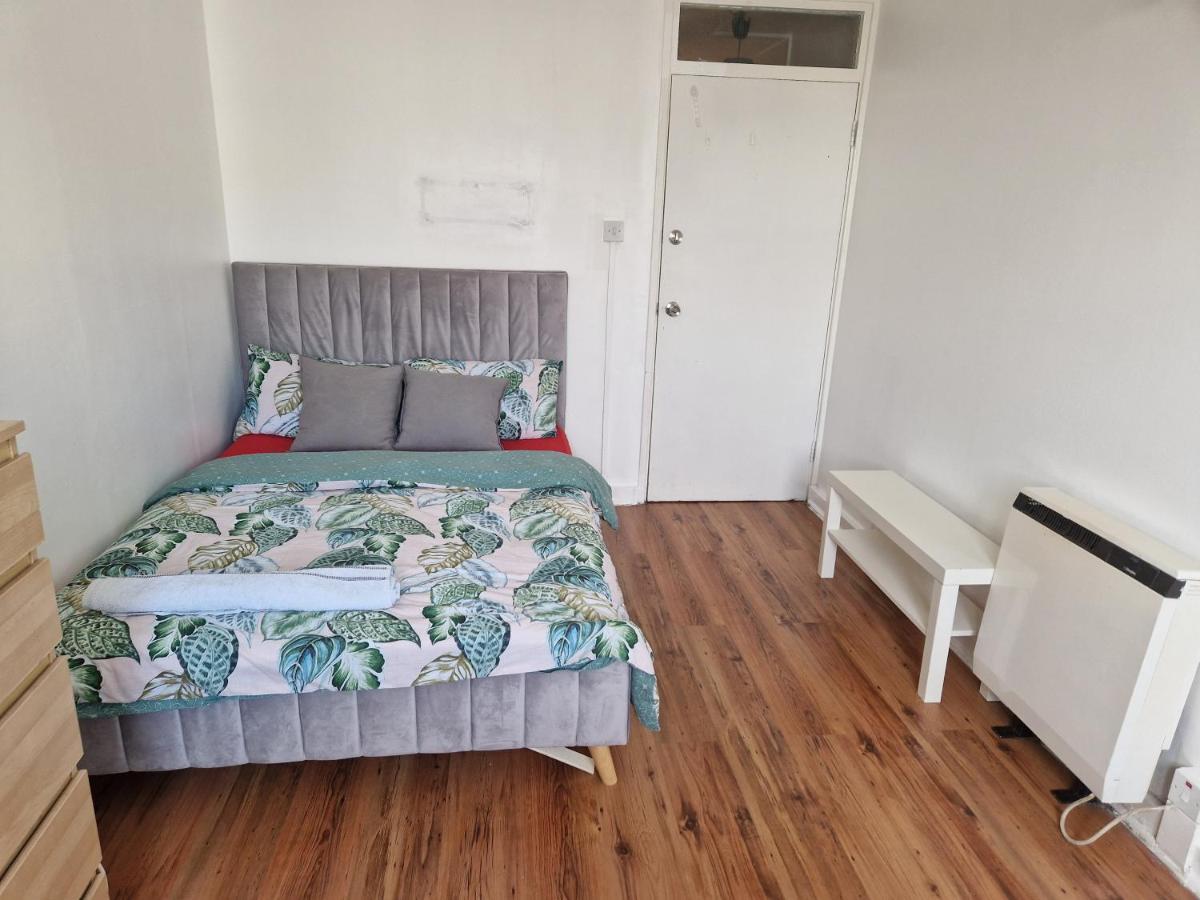 Twin Bed For Guests Lejlighed London Eksteriør billede